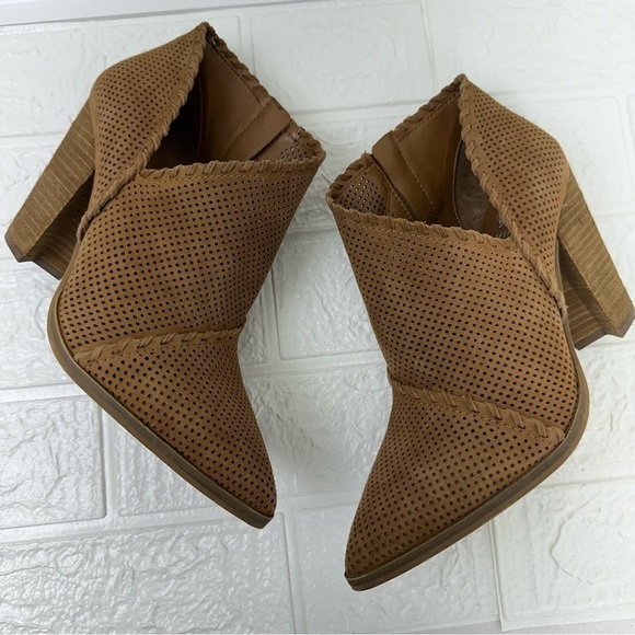 Vince Camuto Lamorna Perforated Pointy Toe Bootie Stacked Heel Chestnut New Sz 9 - Picture 8 of 11